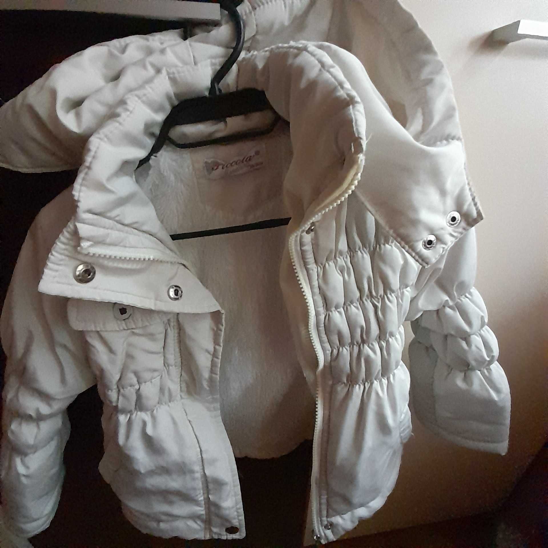 Детски якенца и зимен космонавт