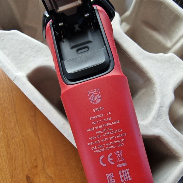 Aparat de ras Philips Shaver Seria 5000 S5583/38, barbierit Nou