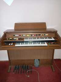 Orgă electronică tip pian