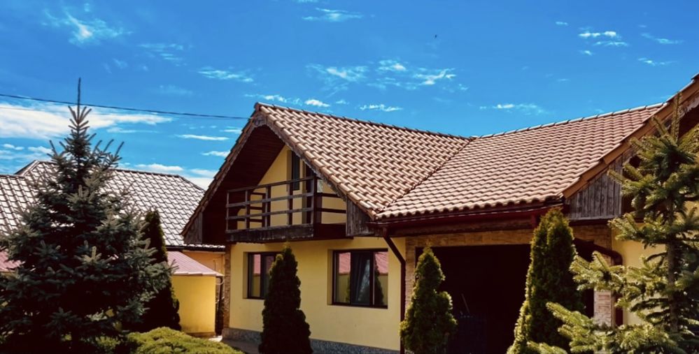 Casa de vanzare  mobilata si echipata complet ..
