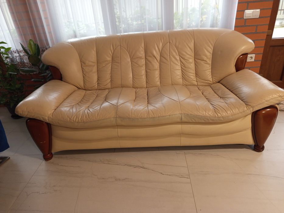 Vând canapea și fotolii