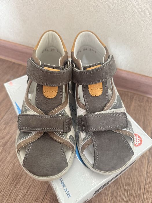 Продам сандалии