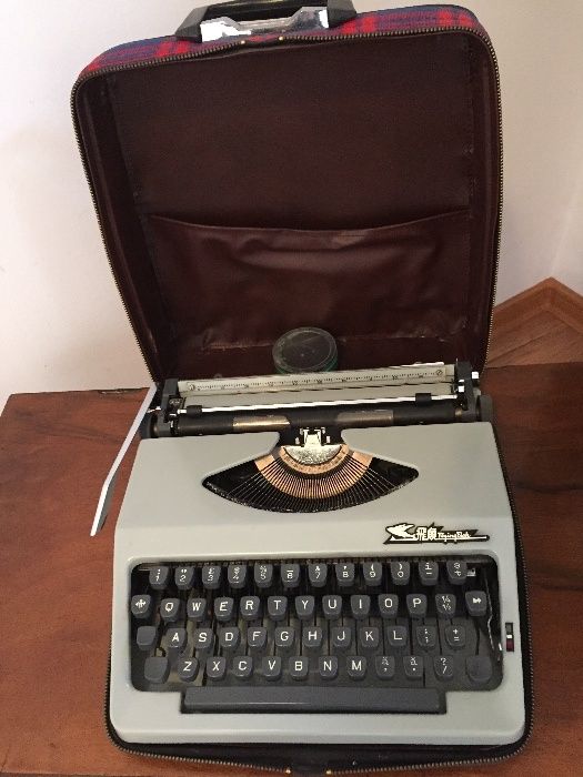 Masina de scris de dimensiuni mici