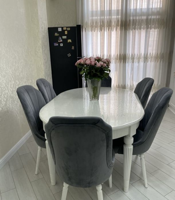 Стол со стульями