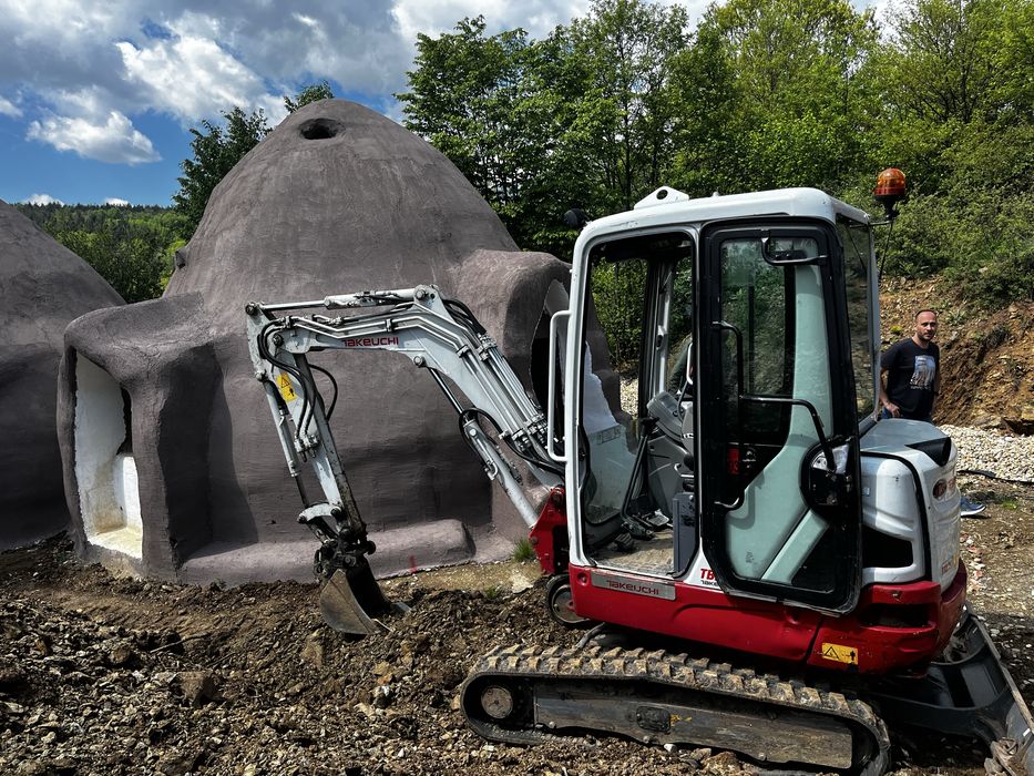 Услуги с мини багер и Самосвал за гр София и околноте села