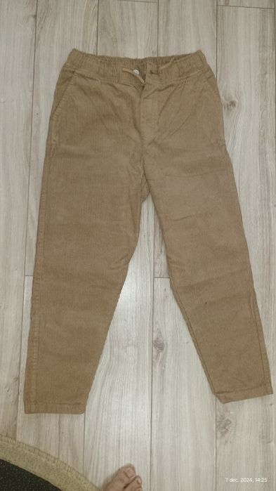 Pantaloni velură culoare crem