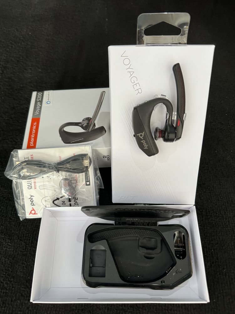 Bluetooth гарнитура Plantronics Voyager 5200 + кейс зарядки