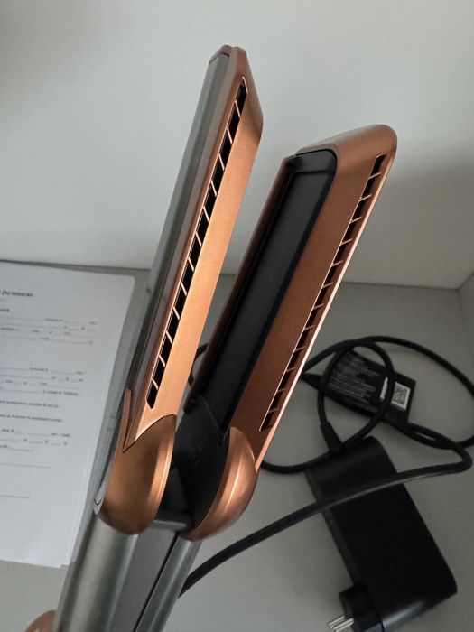 Dyson Airstrait - aparat uscat si indreptat parul