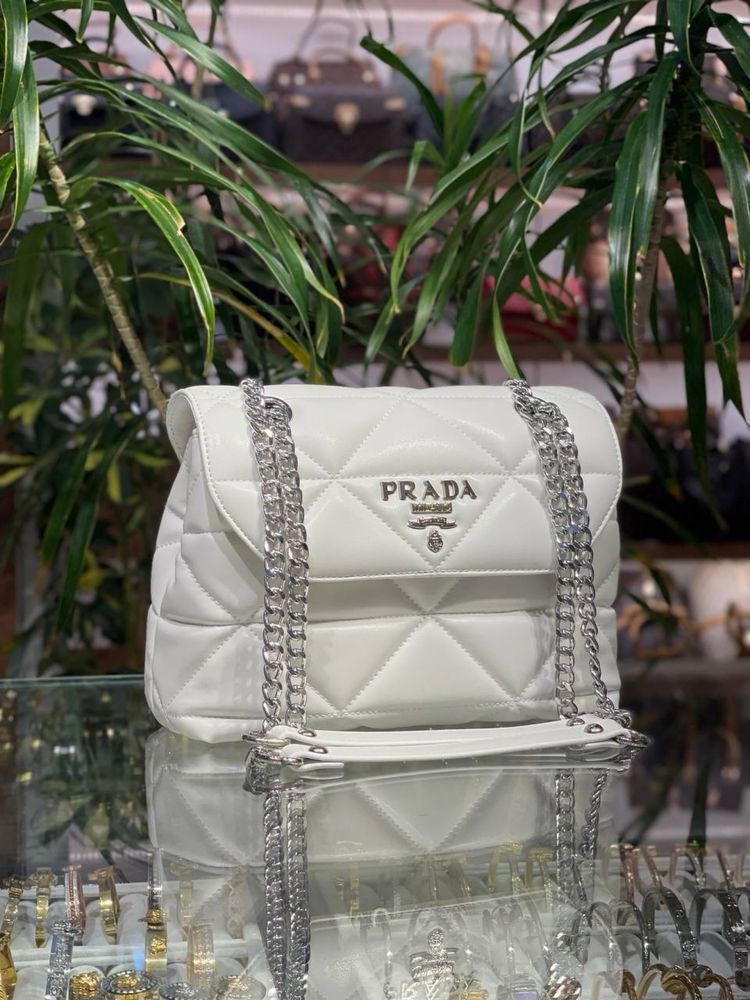 Geanta Prada Noua !!! Dimensiuni 24/19 !!!