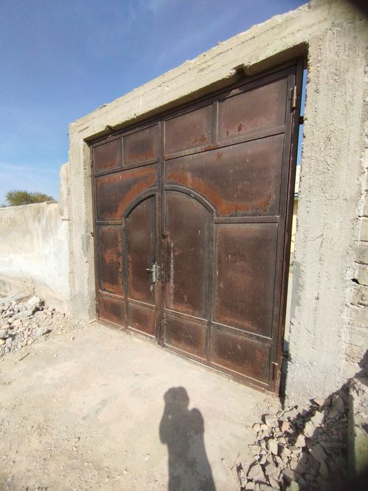 Дарвоза сотилади