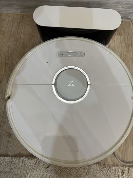 Продам робот пылесос.