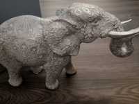 Elefant argintiu, decorațiune