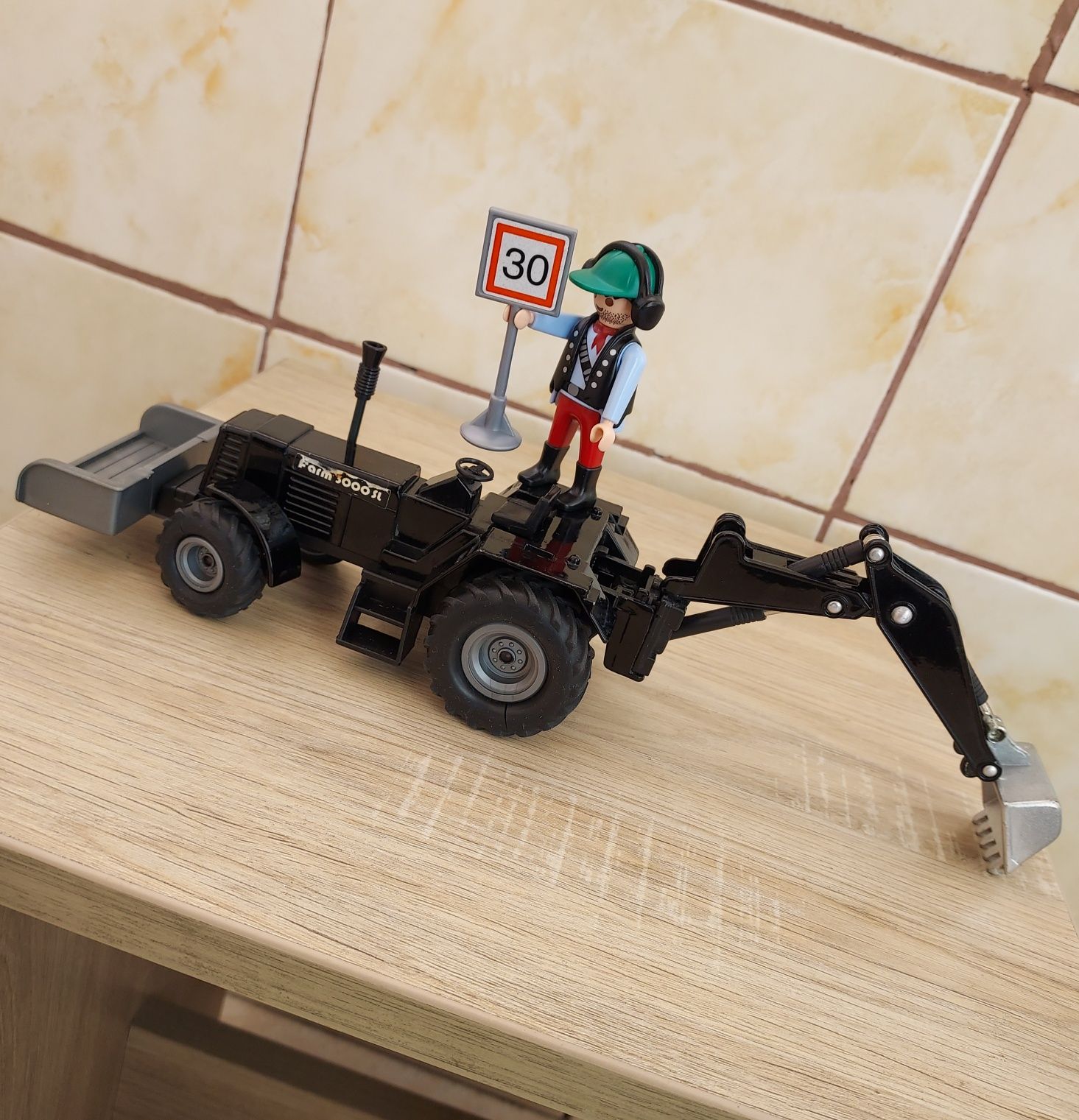 Macheta tractor metalic Welly,ca Siku 1/32+figurina Playmobil-jucarii