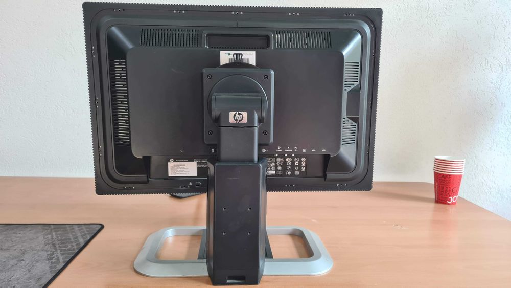 Монитор HP LP2475w 24 инча