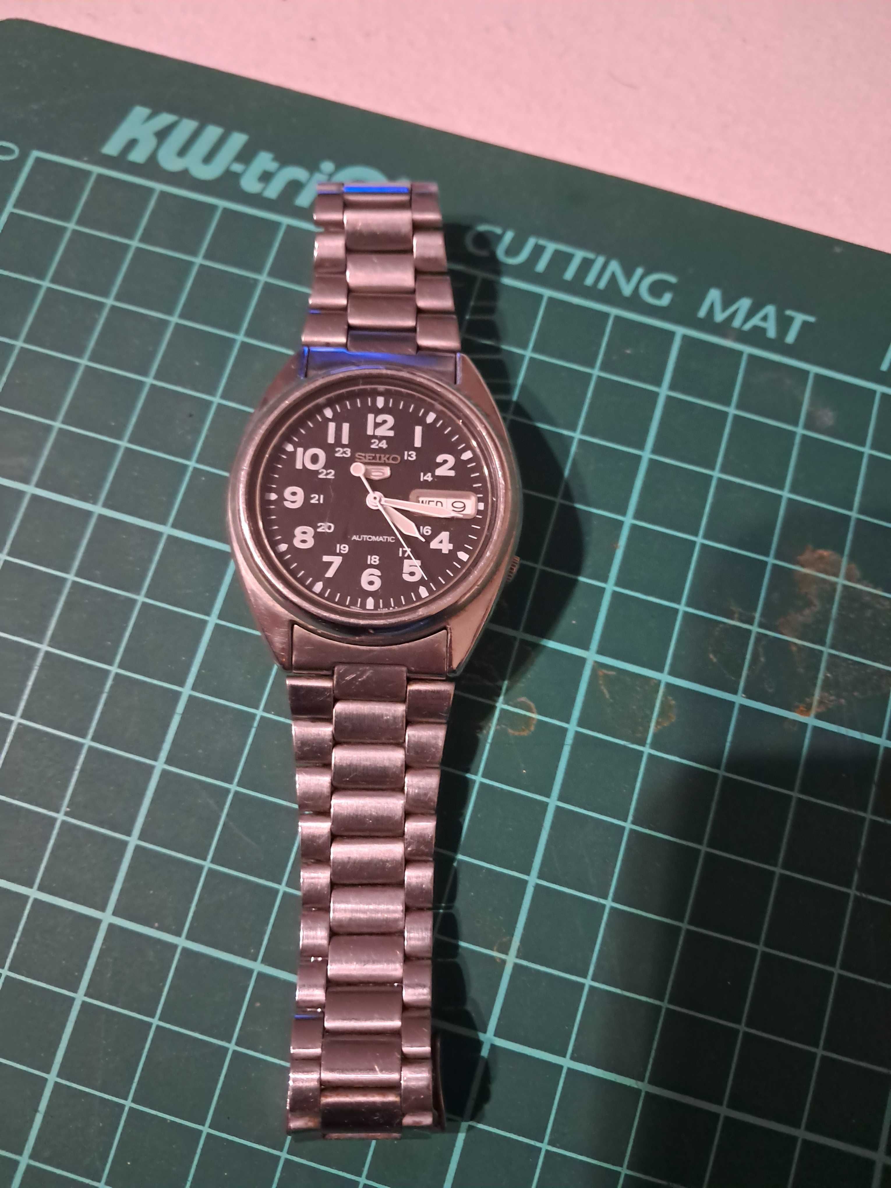 Продавам механичен часовник  Сейко 5 / Seiko 5 /SNX809K/