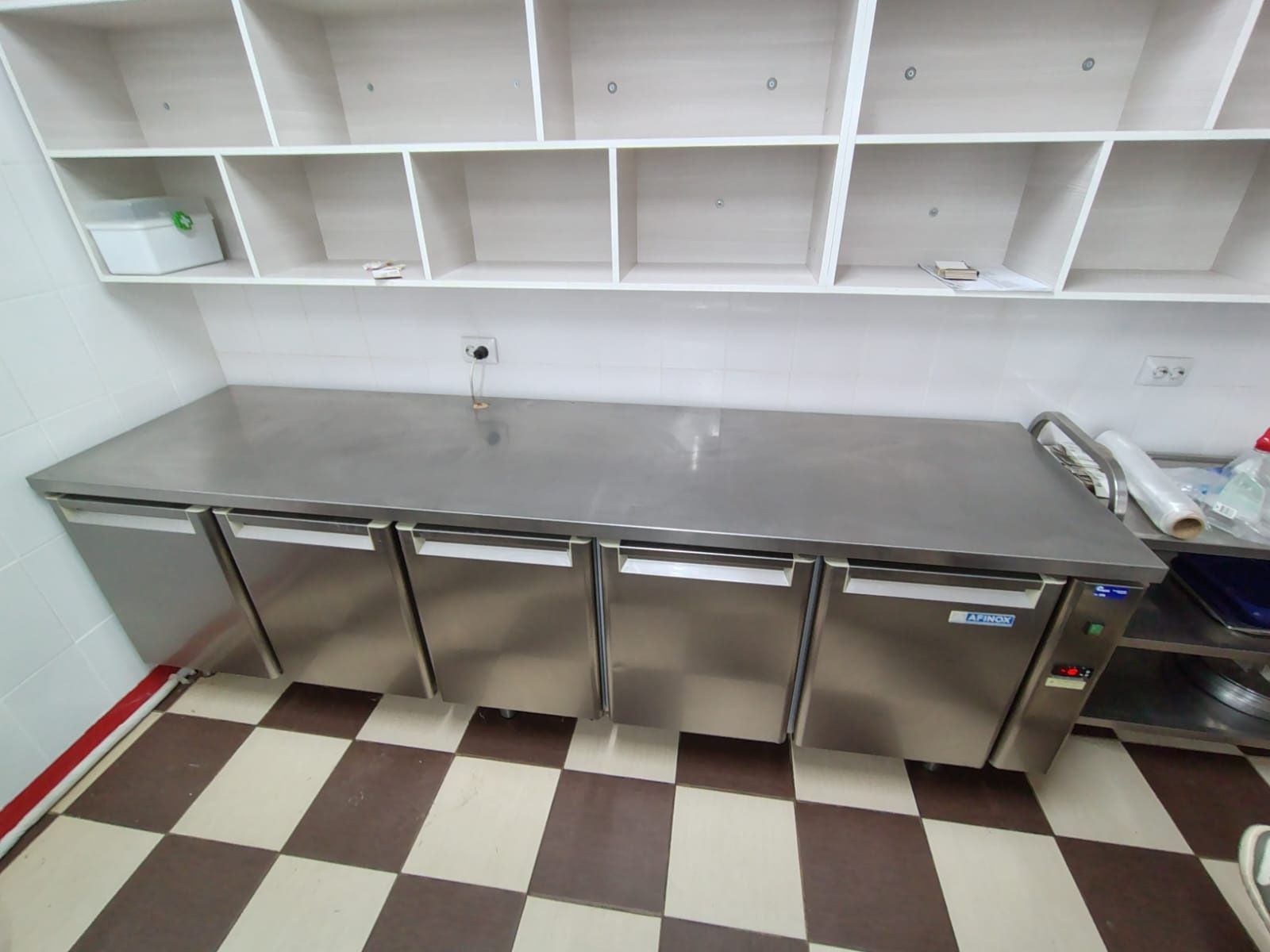 Vitrina Frigorifica,Masă rece 5 Usi,Vitrina Orizontală +Agregate,380V