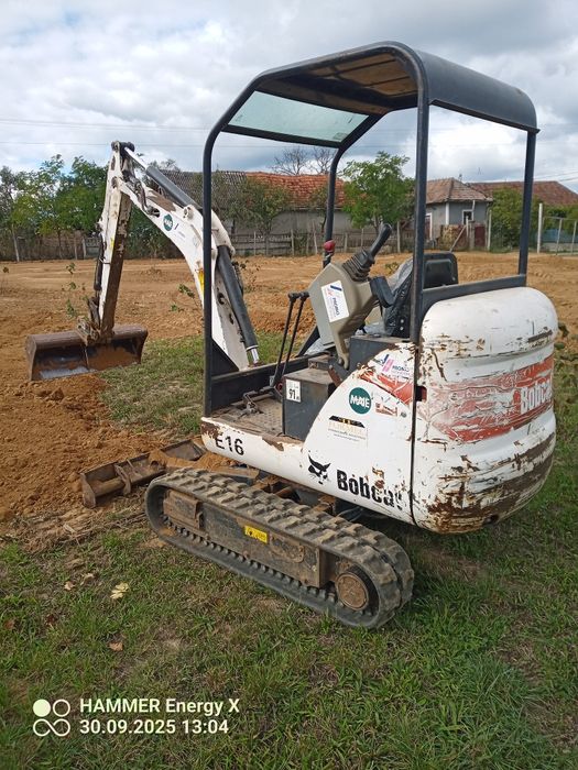 Mini escavator bobcat E16