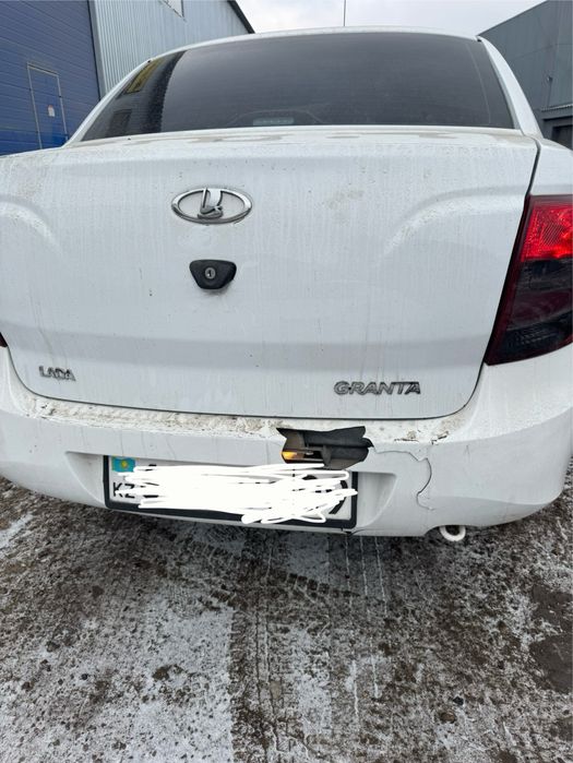Задний бампер на Lada Granta 2190