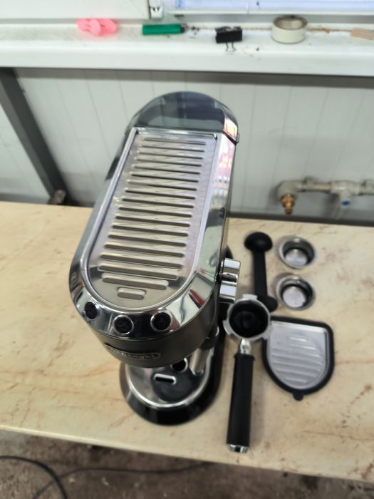 Delonghi EC685.BK Dedica