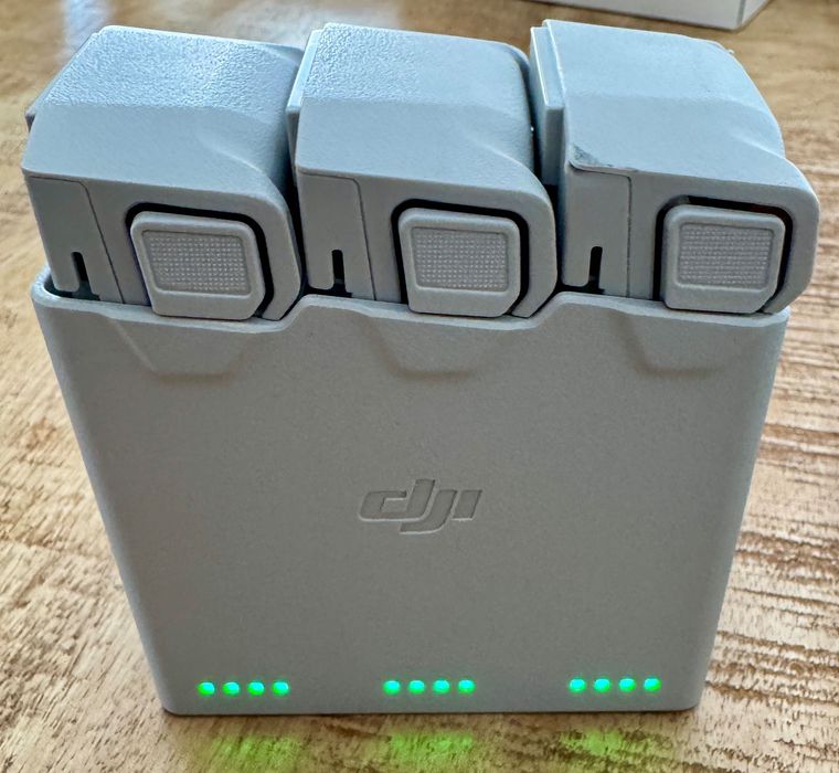 DJI Mini 3 Pro – Geantă transport + baterii + filtre incluse