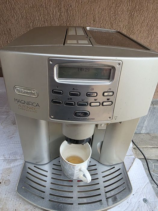 Vând expresor de cafea Delonghi Magnifica Automatic Cappuccino