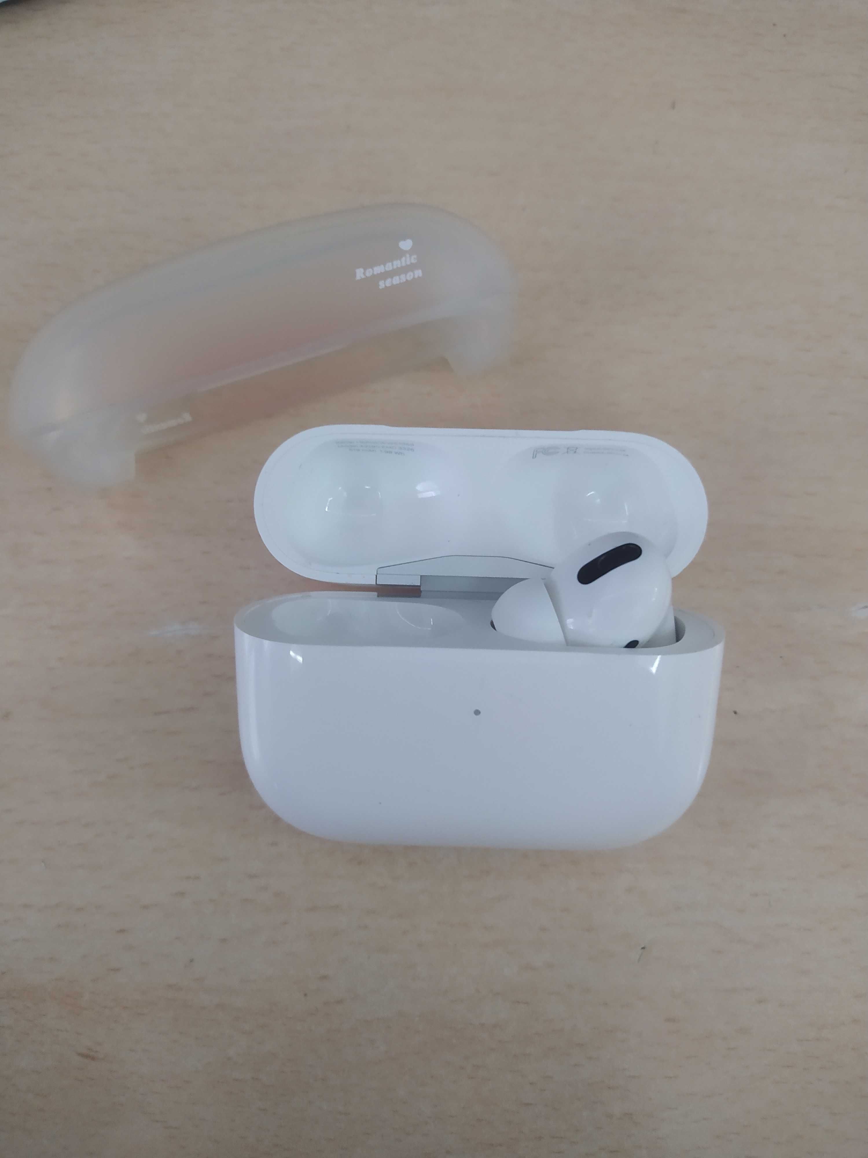 Найдены в чехле AirPods Pro