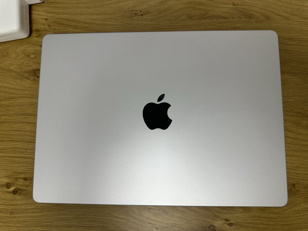 MacBook Pro 14-inch (M1 Pro, 16GB RAM, 512GB SSD) Ca nou, 100% Baterie