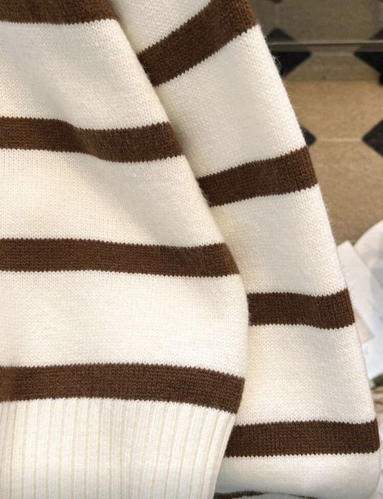 Нов дамски пуловер размер М-L