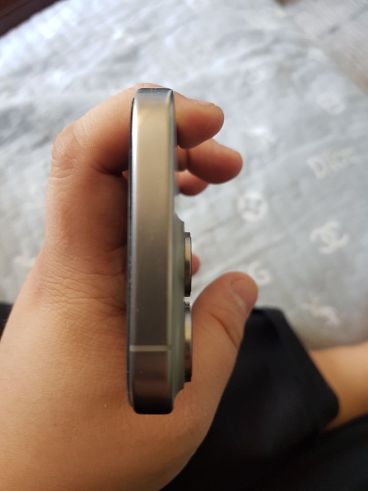 Продаю IPhone 15 Pro
