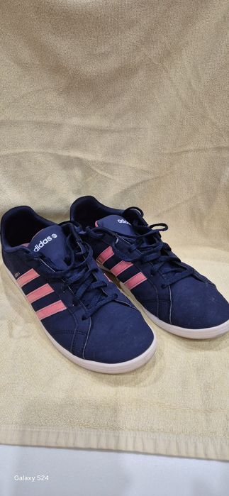 Vând adidasi Adidas