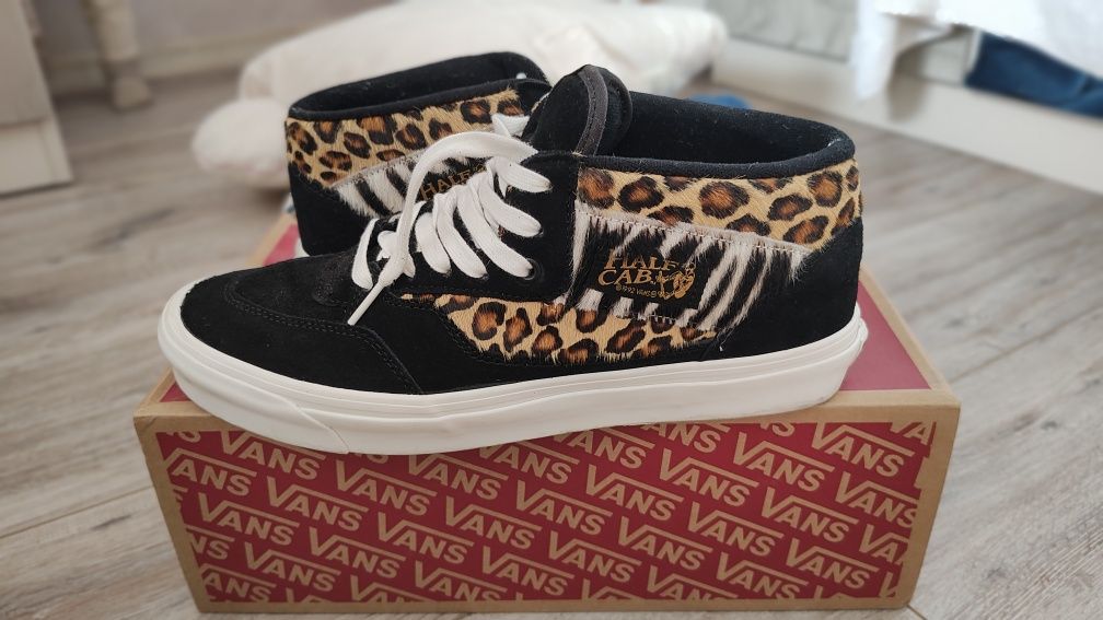 Спорни обувки Vans