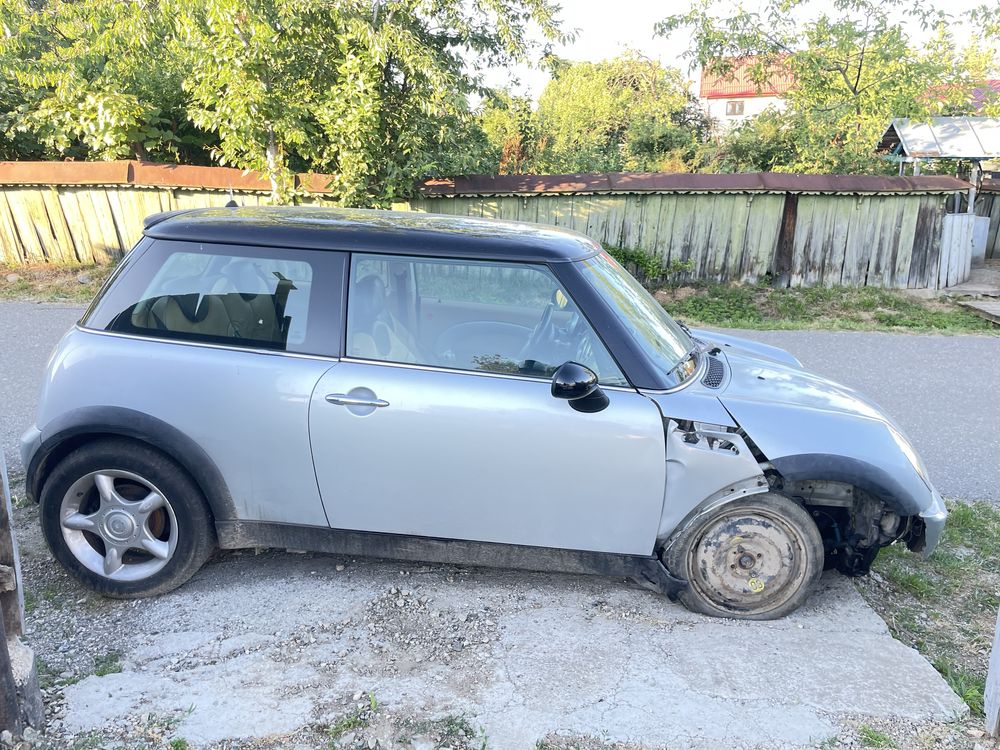 Mini Cooper Avariat