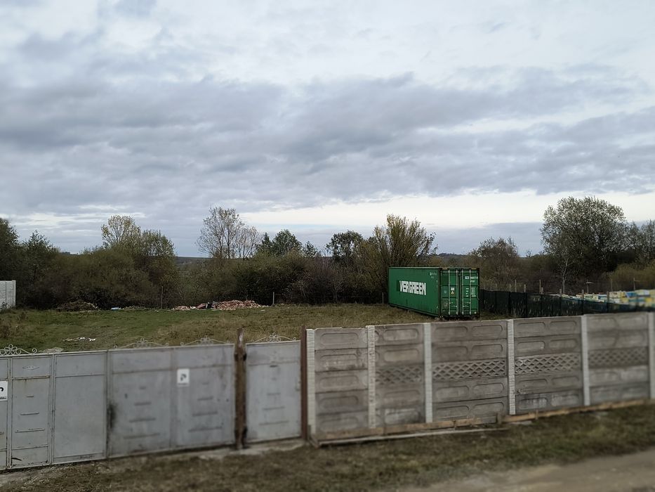 Închiriez curte și container in com Cristian