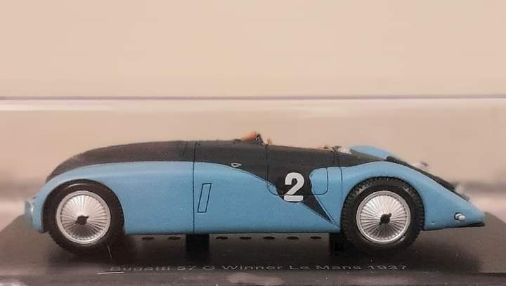 Bugatti 57 G #2 Winner 24h Le Mans (1937) 1:43 Spark
