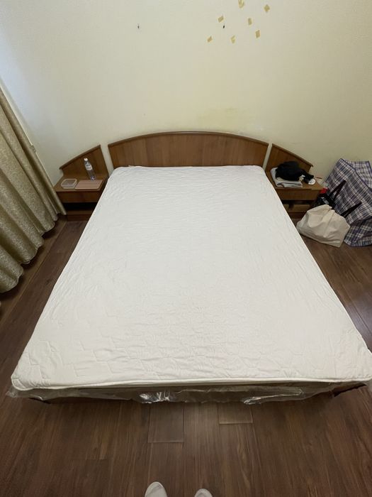 Матрас (новый) + Кровать 2-х спальная + 2 тумбочки