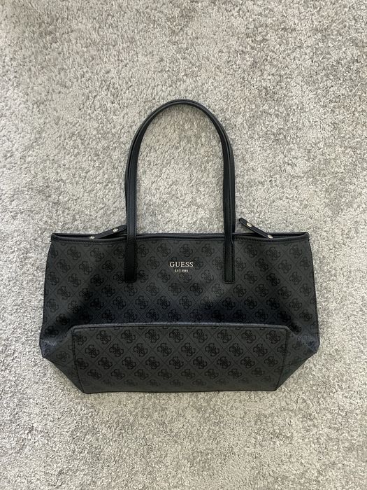 Продавам стилна и комфортна чанта Guess