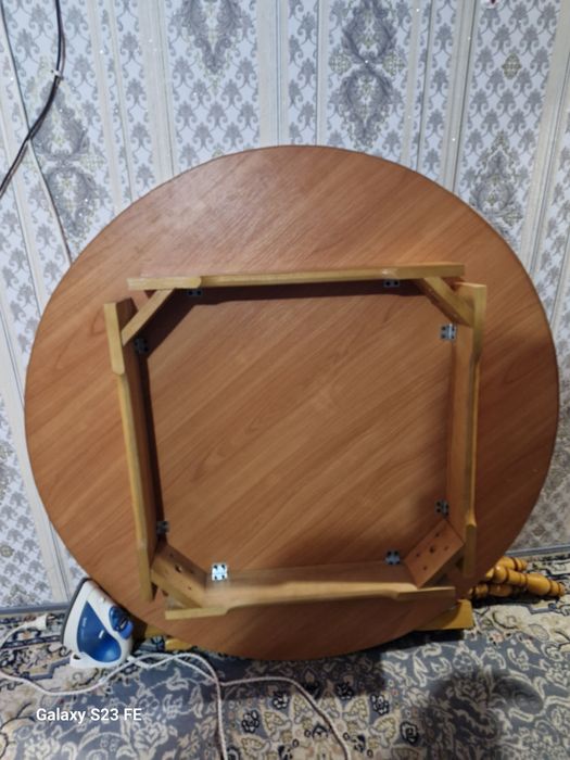 Продам круглый стол