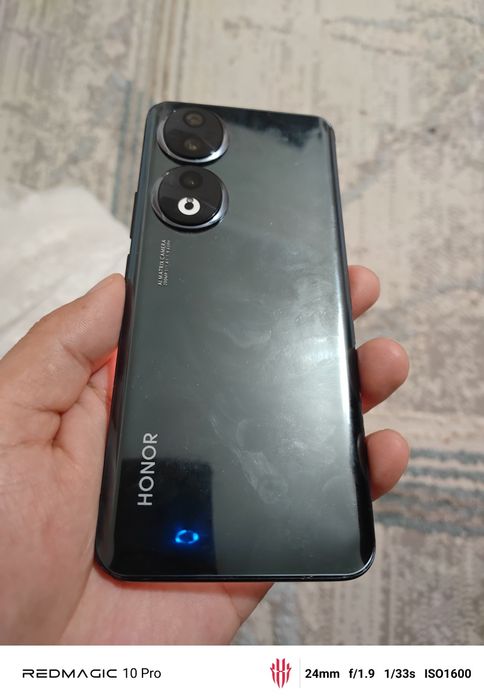 Продаю телефон Хонор 90 брал новым