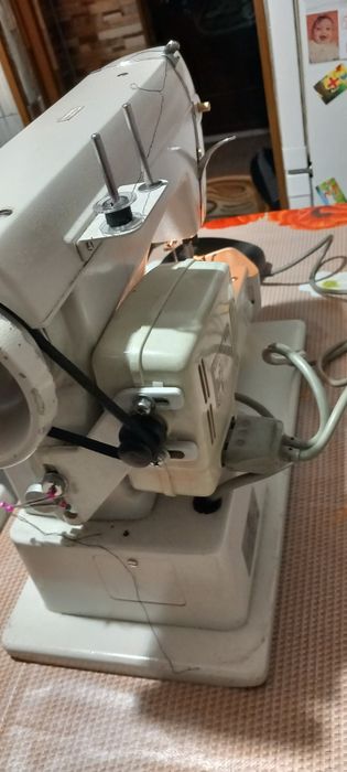 Mașină de cusut foarte ok