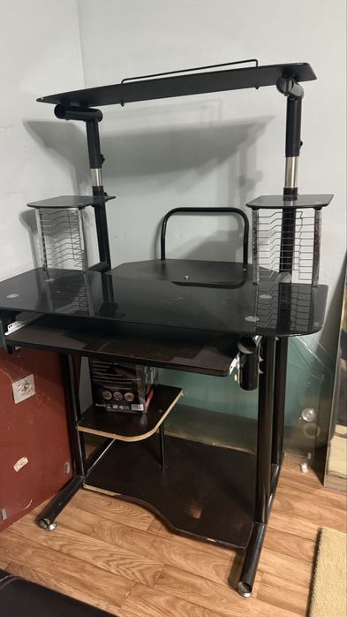 Продам компьютерный стол