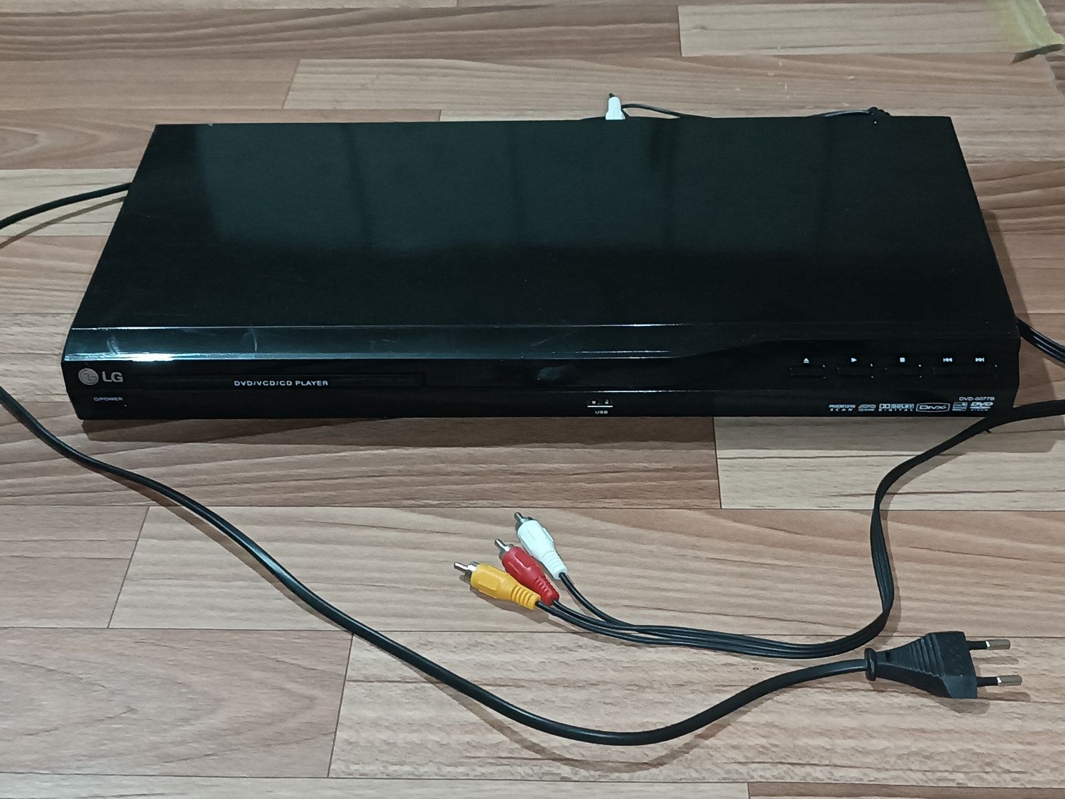 LG DVD dolby digital sotiladi