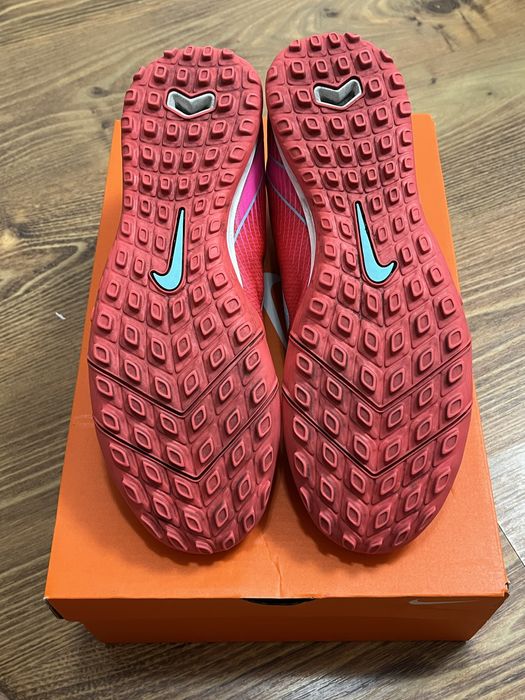Vând papuci de fotbal Nike ZOOM VAPOR 16 PRO TF, Mărimea lor este 44
