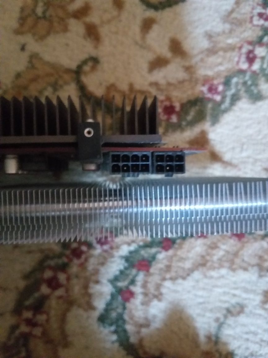 R9 290 4 g gddr5  с полосами.