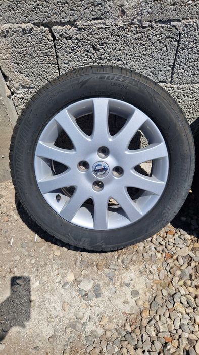 NISSAN Джанти със зимни гуми 205/55/16 6J×16  ET45  4×114,3