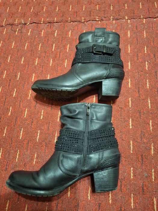 Ghete cu toc graceland