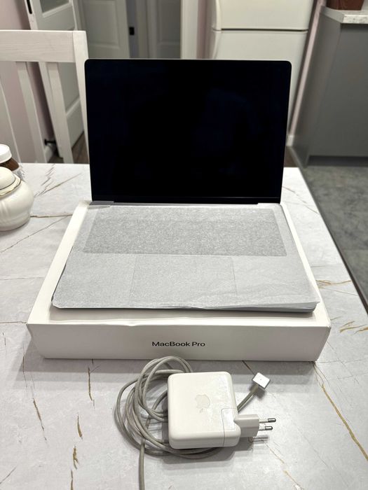 MacBook Pro 14” (M1 Pro, 16GB / 512GB)