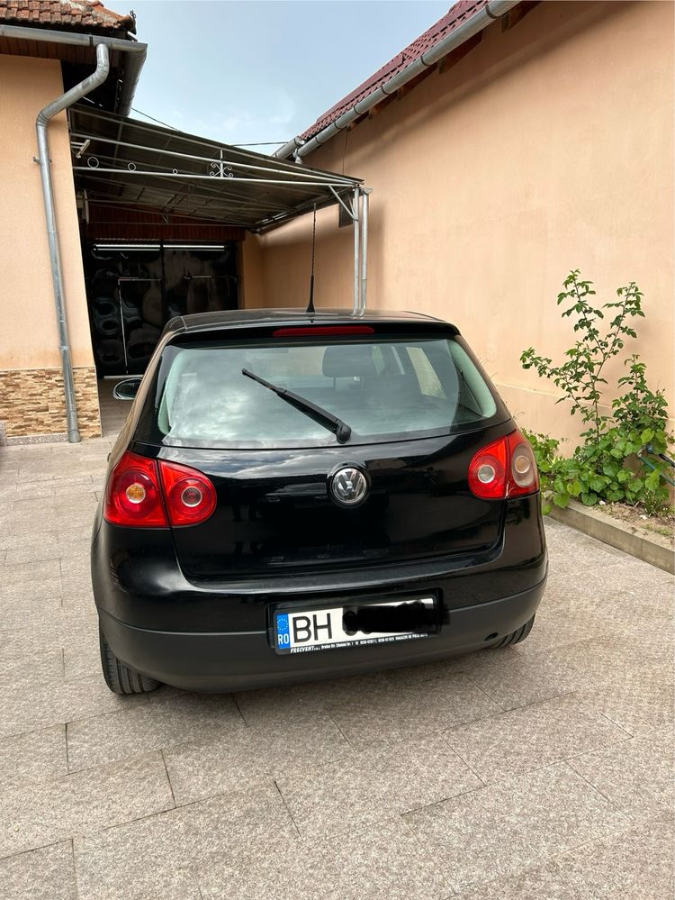 Vând Volkswagen Golf 5