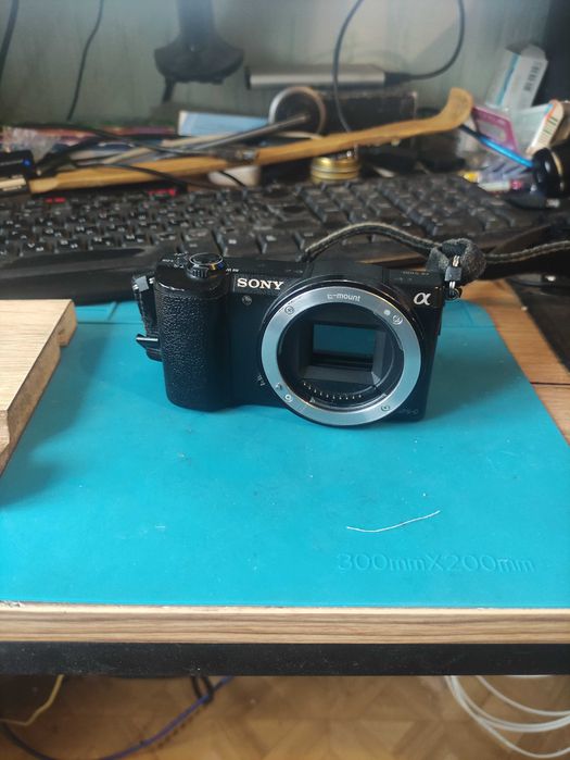 Sony A5100.  Компактная беззеркальная камера с 24,3 матрицей