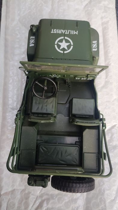 Macheta Jeep Willis model 1943 mărimea 1:18 din metal