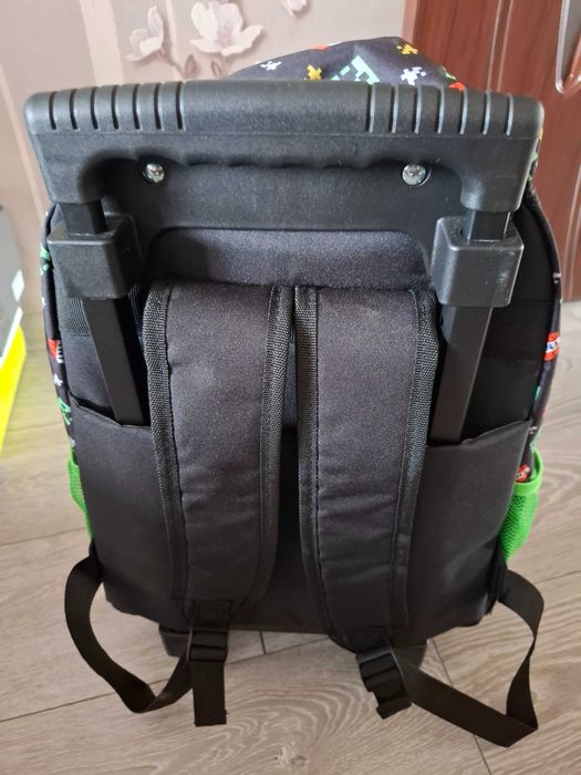 Ученическа раница с вградени колела и телескопична дръжка Маинкрафт